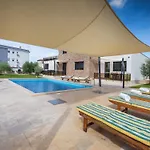 Βίλα Attic With Balcony In Μεντουλίν