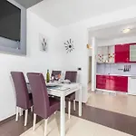 Βίλα Attic With Balcony In Μεντουλίν