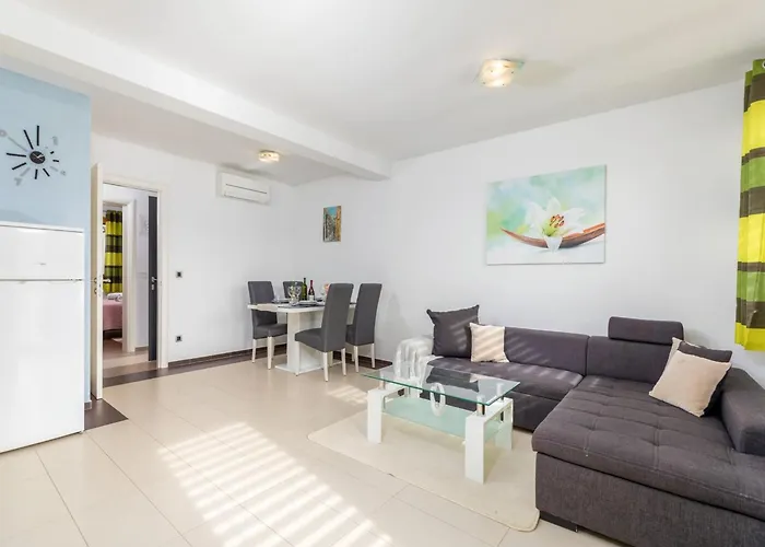 Attic With Balcony In 빌라 *